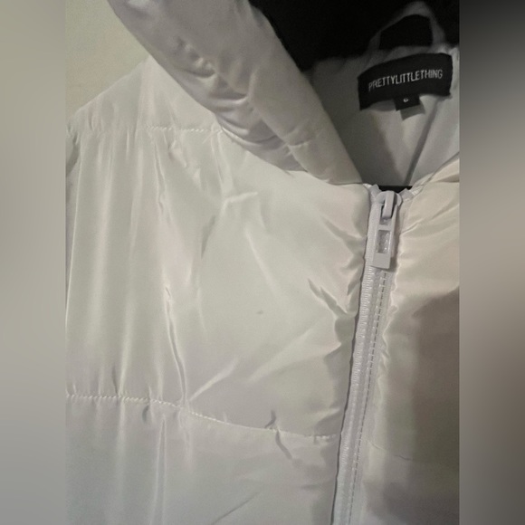 Prettylittlething White Winter Crop Jacket Size 6 - Picture 3 of 7